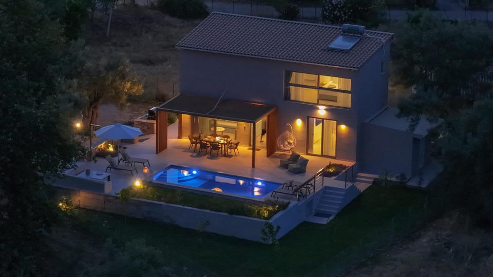 Property building, Night, Garden view, Pool view, sunbed