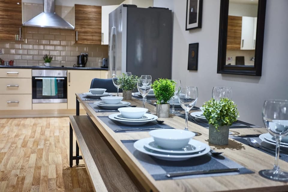 STARR SUITE 6 Bedrooms, 6 Bathrooms Apartment in Liverpool