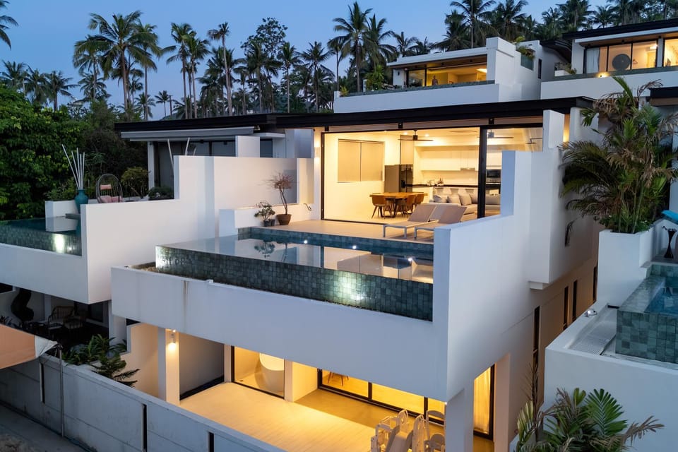 Property building, Patio, Night, View (from property/room), Balcony/Terrace, Dining area, Pool view, Swimming pool