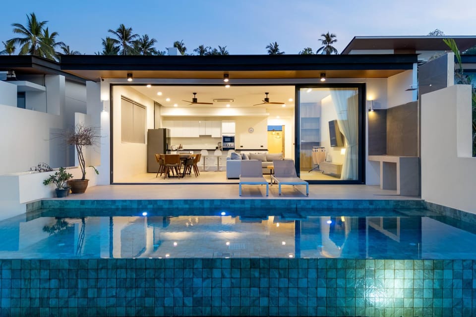 Property building, Patio, Pool view, Swimming pool, sunbed