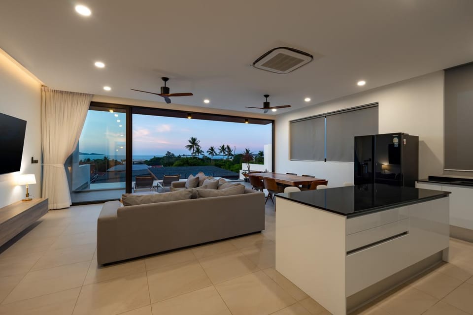 Communal lounge/ TV room, TV and multimedia, Kitchen or kitchenette, Dining area, Evening entertainment, oven, stove