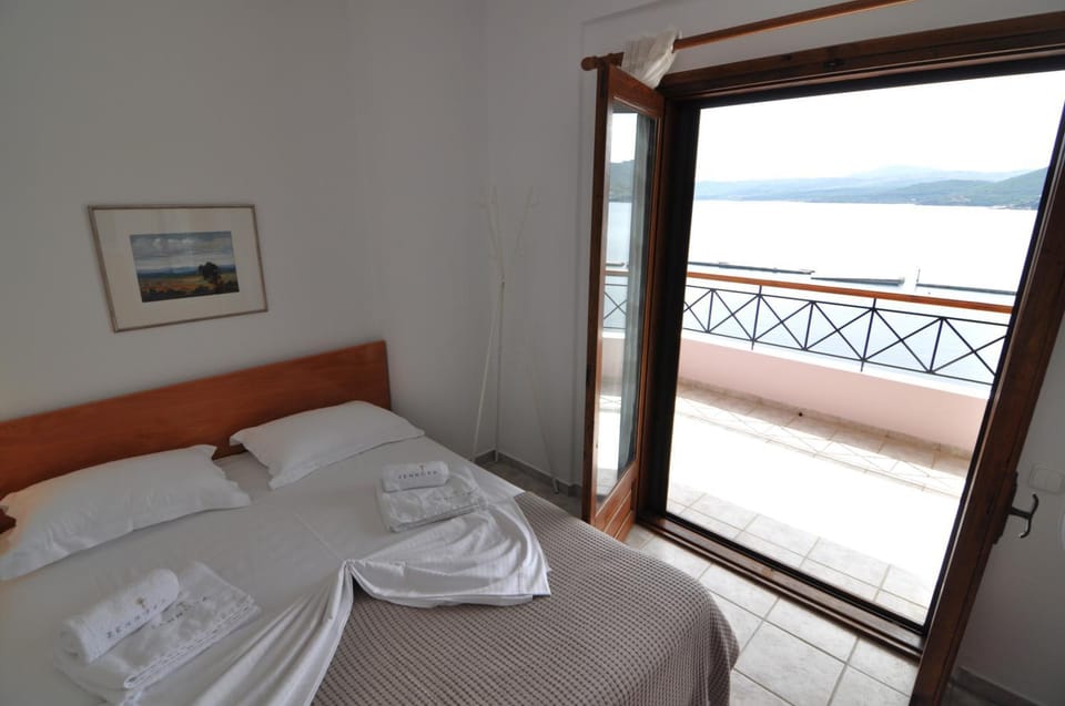 Bed, Natural landscape, View (from property/room), Balcony/Terrace, Bedroom, towels