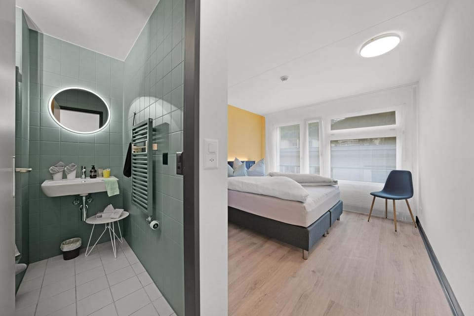 Bed, Bathroom, Photo of the whole room, Bedroom, towels