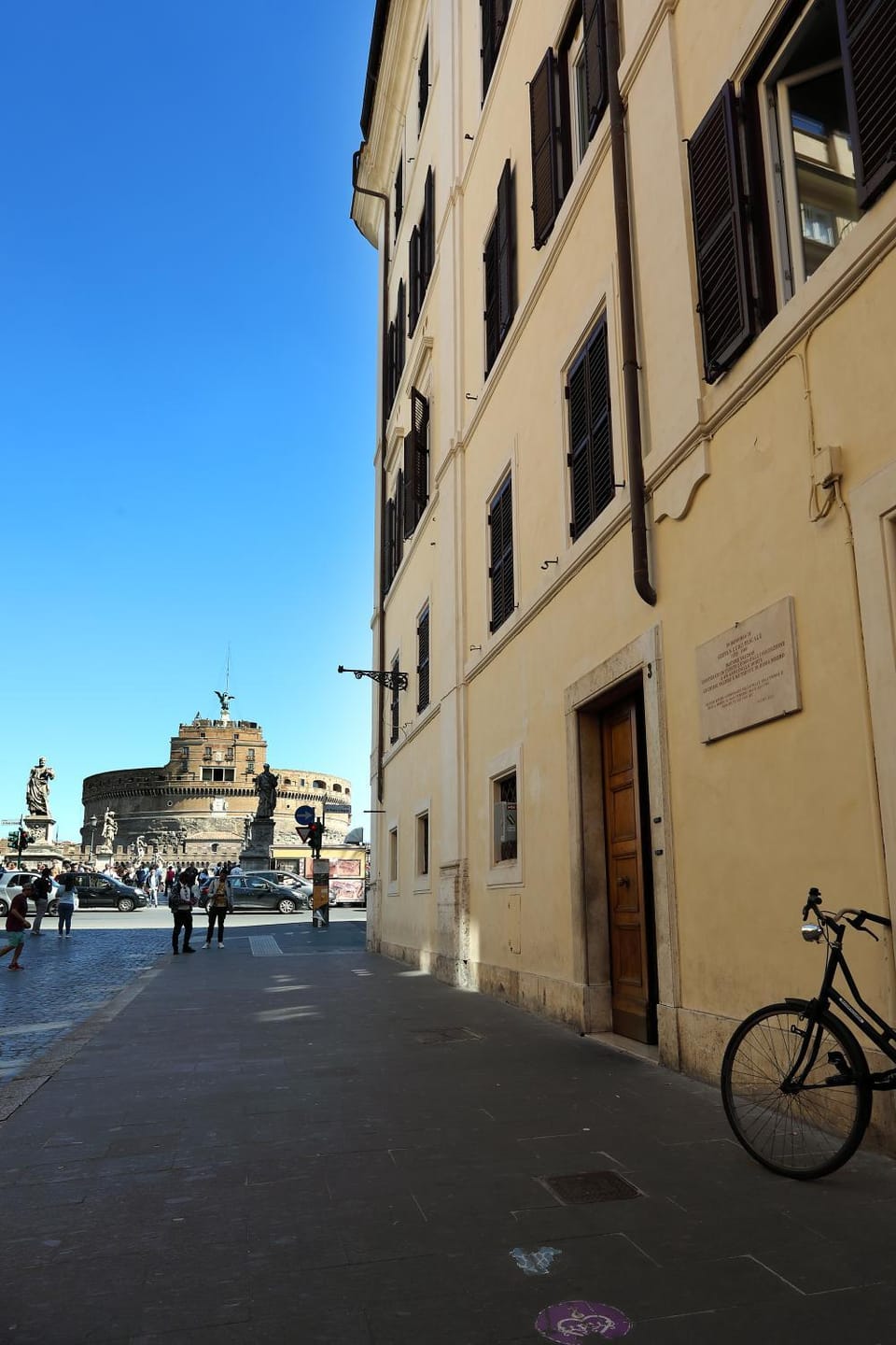 Nearby landmark, Street view, Location