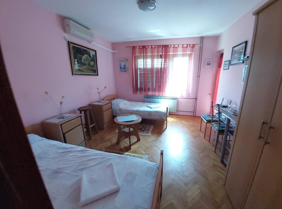 Mirna noć, soba s 2 odvojena kreveta Bed and Breakfast in City of Zagreb