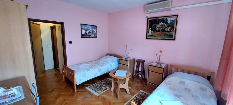 Mirna noć, soba s 2 odvojena kreveta Bed and Breakfast in City of Zagreb