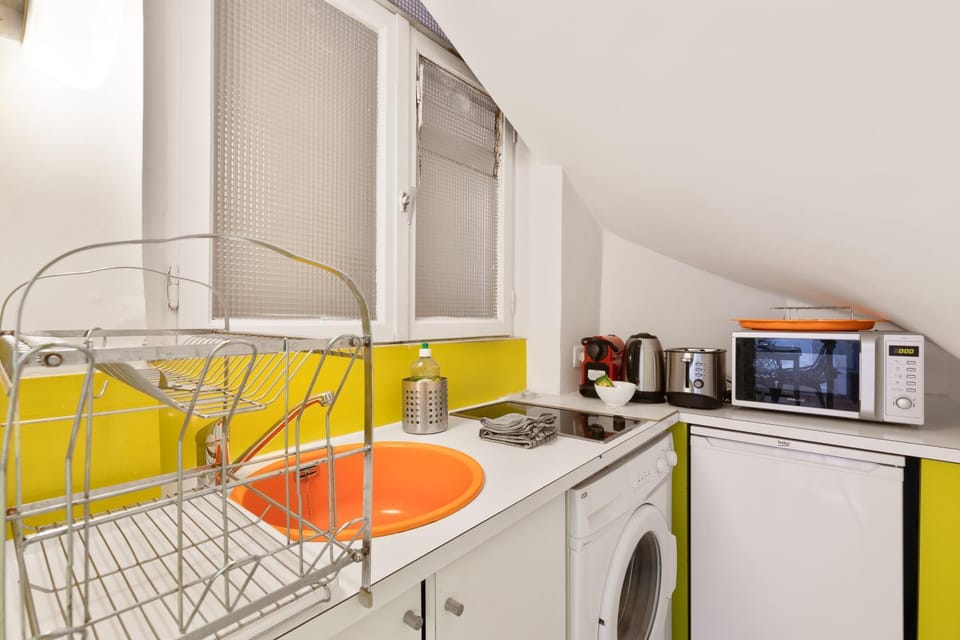 Kitchen or kitchenette, washing machine