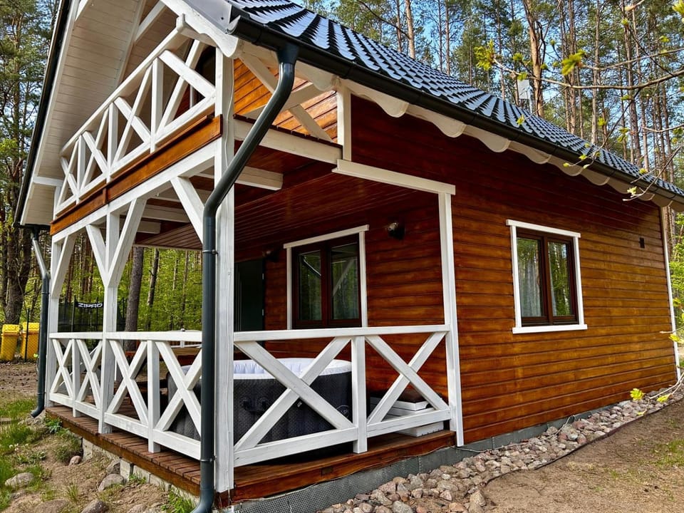 Leśny Domek Rotembark z prywatnym jacuzzi House in Pomeranian Voivodeship