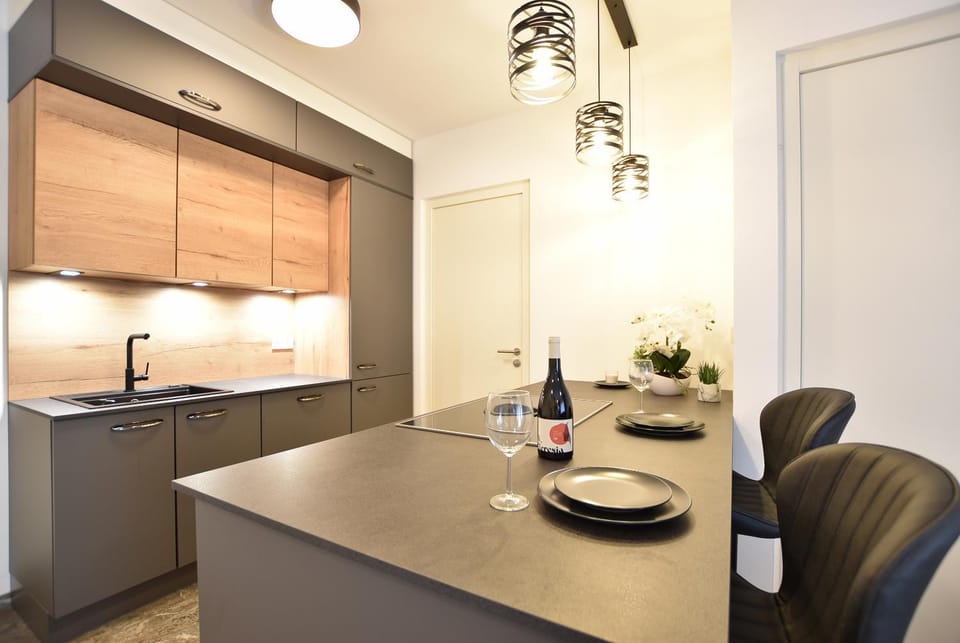 Kitchen or kitchenette, Dining area, stove