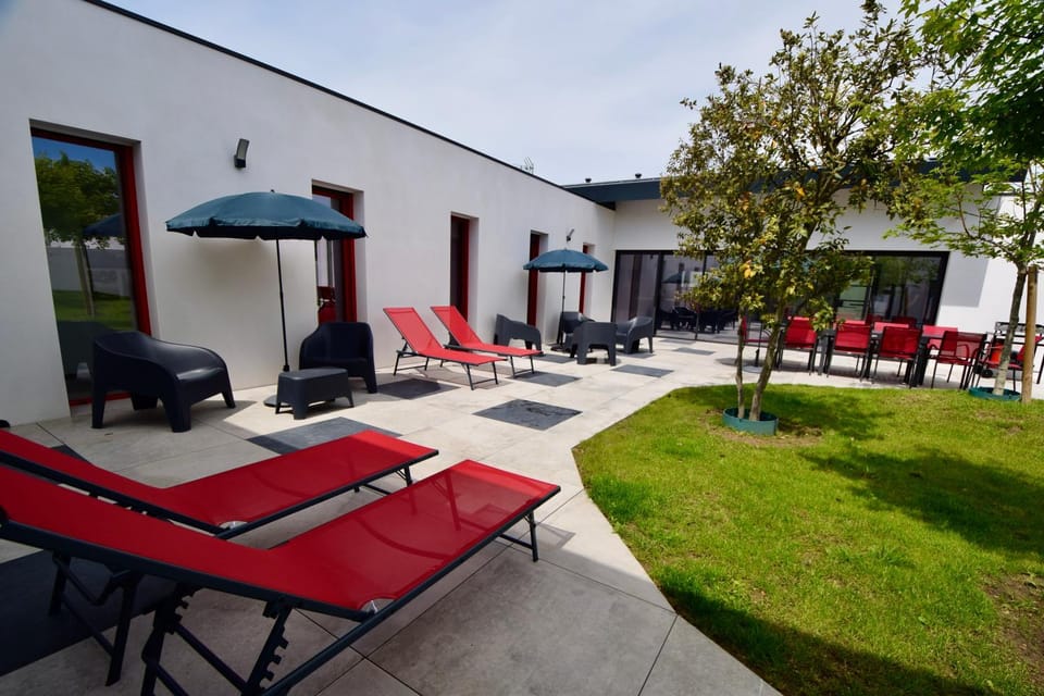 Patio, Garden, Balcony/Terrace, Swimming pool, sunbed