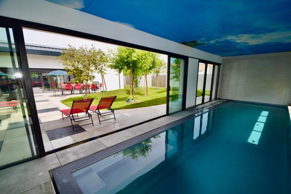 Patio, Swimming pool, Swimming pool