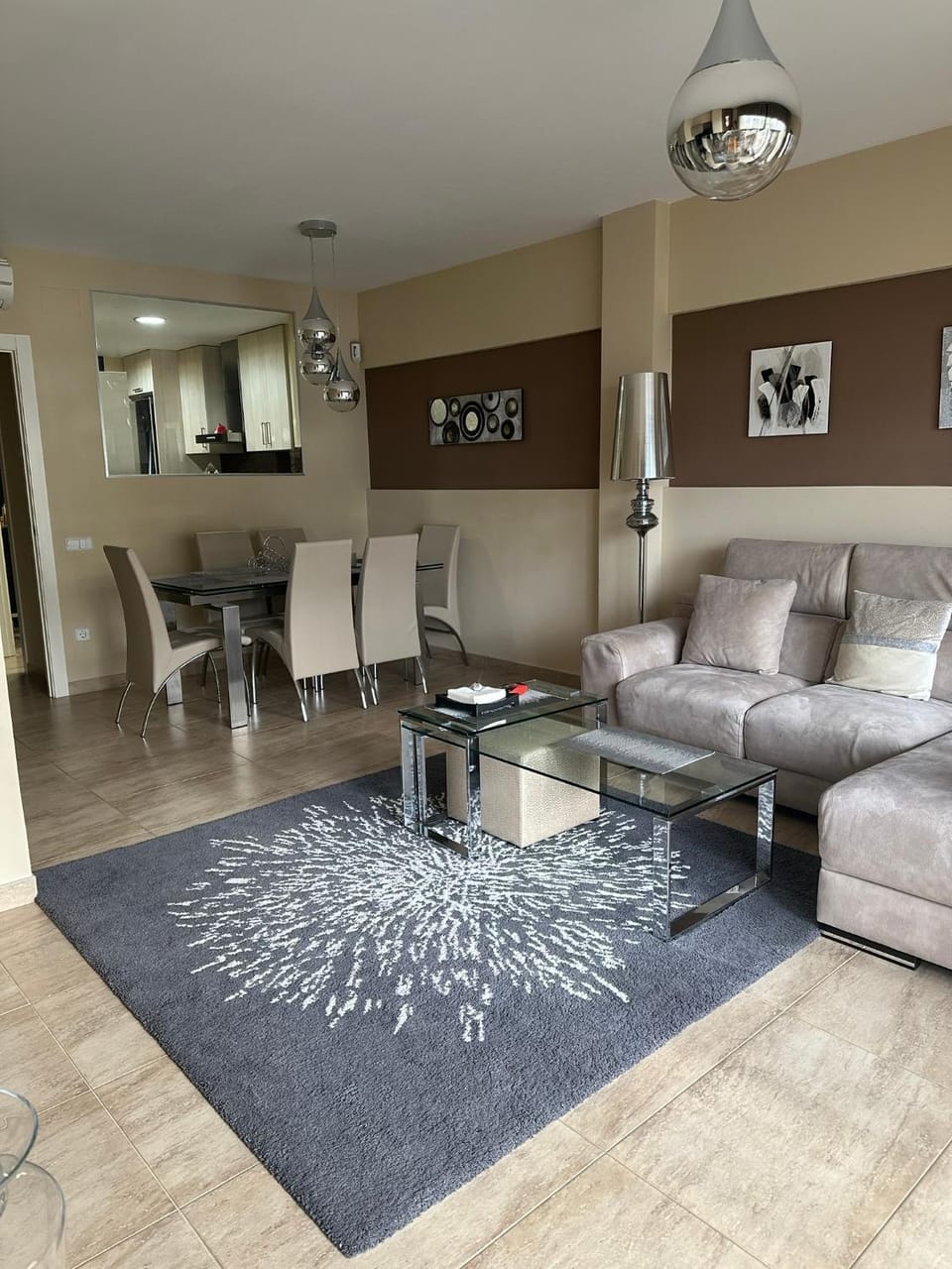 Living room, Seating area