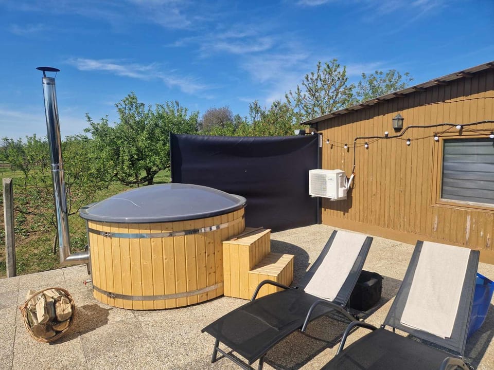Patio, Day, Natural landscape, Garden, Hot Tub, Balcony/Terrace, Garden view, Swimming pool, sunbed