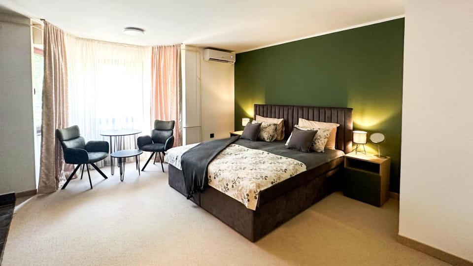 Seating area, Bedroom