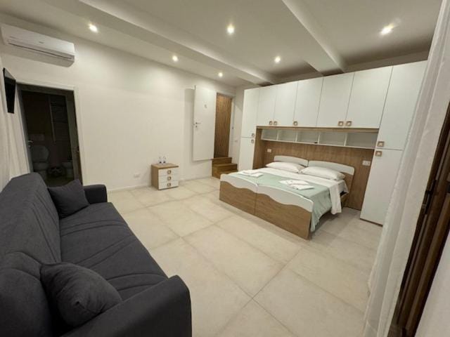 Shower, Toilet, Bed, TV and multimedia, Bedroom, Breakfast, towels