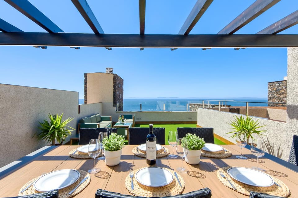 View (from property/room), Balcony/Terrace, Dining area, Sea view