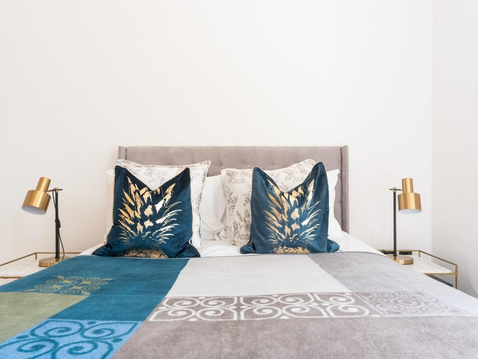 Bed, Other, Photo of the whole room, Bedroom