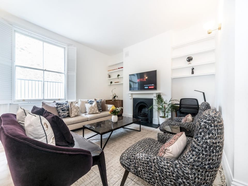 TV and multimedia, Living room, Other, Seating area, Evening entertainment
