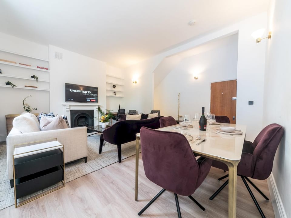Kitchen or kitchenette, Living room, Other, Seating area, Dining area, stove