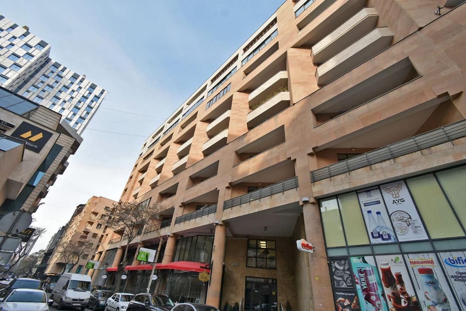 4 bedrooms GRAND & SUNNY apart HH106 Apartment in Yerevan