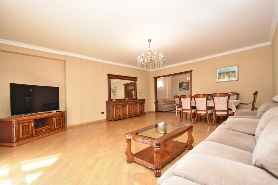 4 bedrooms GRAND & SUNNY apart HH106 Apartment in Yerevan