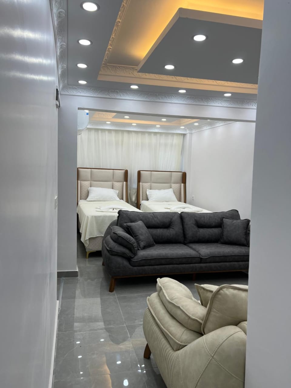 Bed, Living room, Photo of the whole room, Seating area, Bedroom