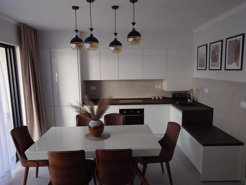 Kitchen or kitchenette, Dining area, pet friendly, stove