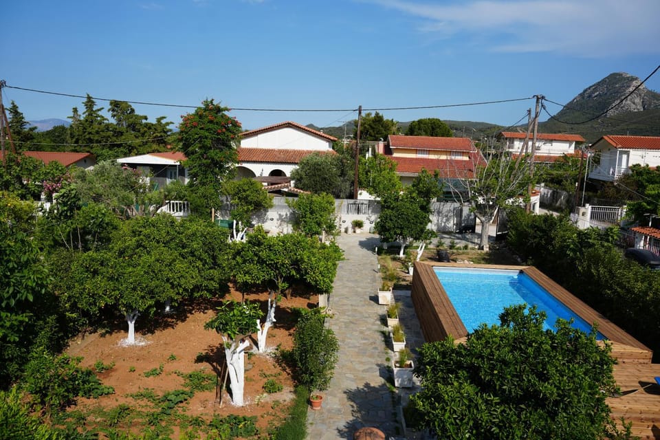 4our seasons 2 - Private Pool Apartment in East Attica Regional Unit, Greece