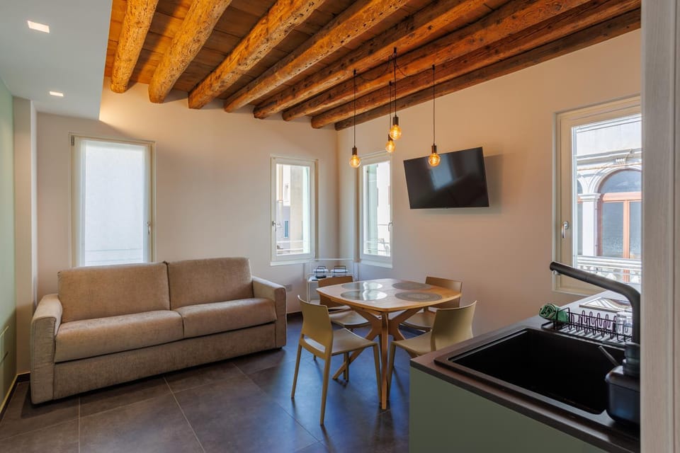Communal lounge/ TV room, TV and multimedia
