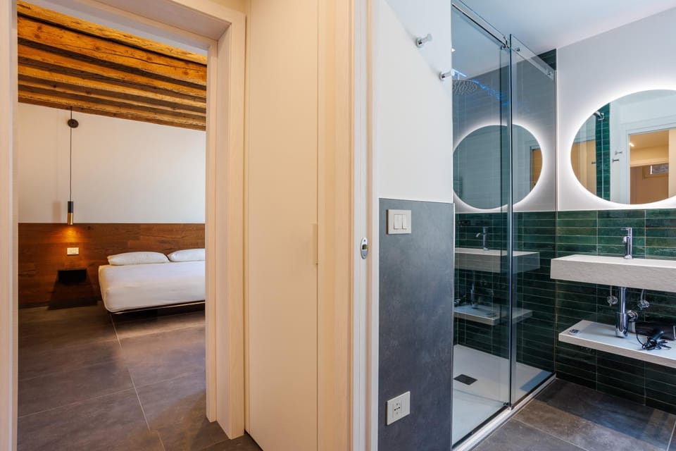 Shower, Bed, Bathroom, Photo of the whole room, Bedroom