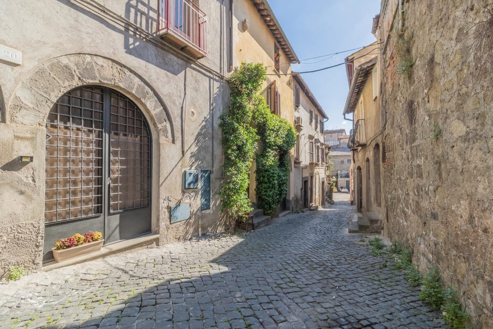Property building, Day, Neighbourhood, Landmark view, Street view