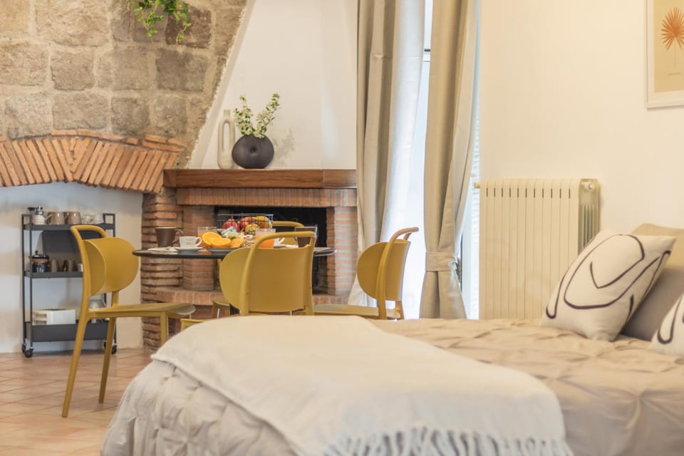 Bed, Living room, Photo of the whole room, Seating area, Bedroom