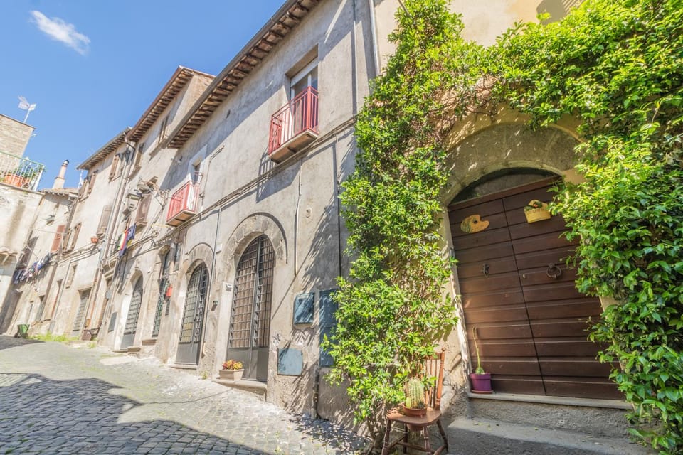 Property building, Day, Neighbourhood, Landmark view, Street view