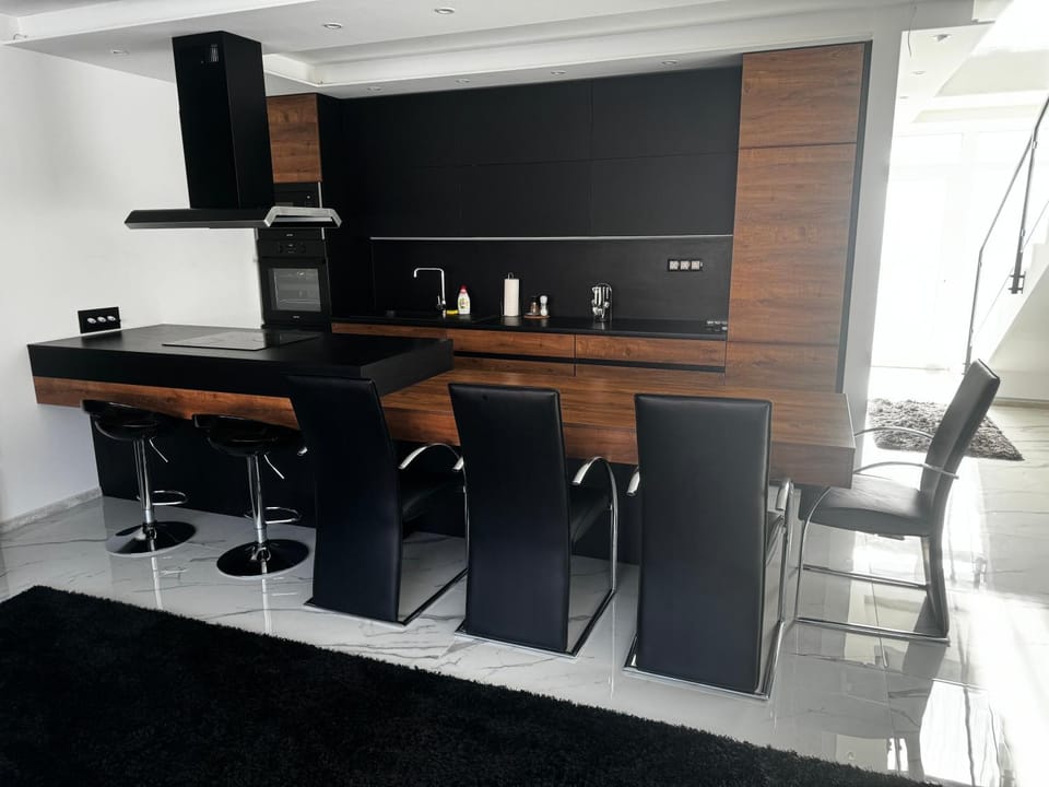 Kitchen or kitchenette, oven, stove