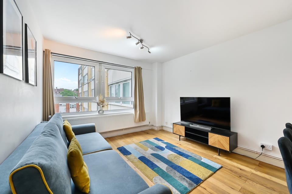 2 Bed 2 Bath in Camden Apartment in London