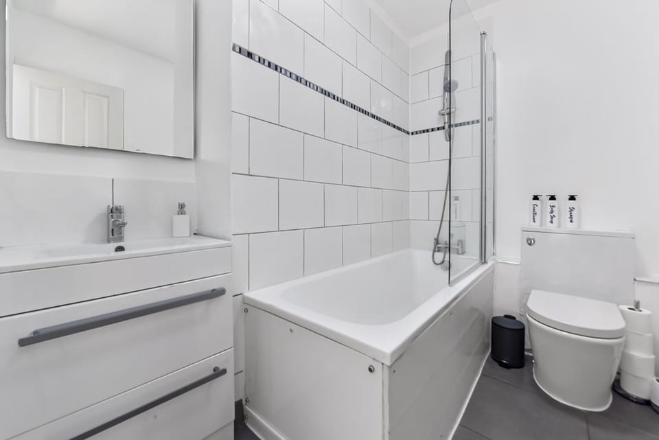 Shower, Toilet, Bathroom, Bath