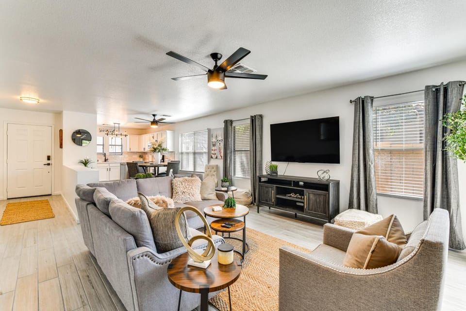5 Mi to Dtwn: Modern Gilbert Getaway w/ Yard! House in Gilbert