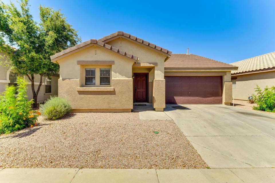 5 Mi to Dtwn: Modern Gilbert Getaway w/ Yard! House in Gilbert