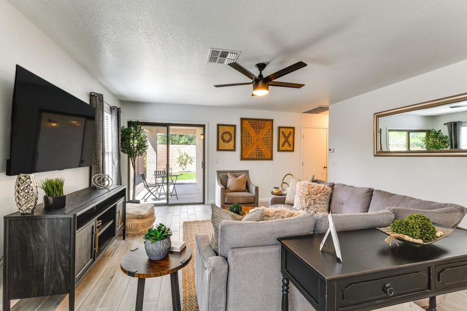 5 Mi to Dtwn: Modern Gilbert Getaway w/ Yard! House in Gilbert