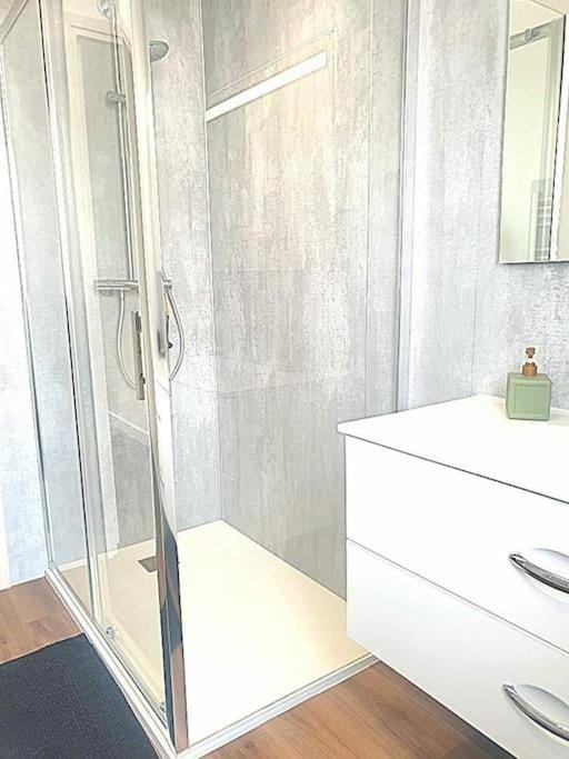 Shower, Bathroom