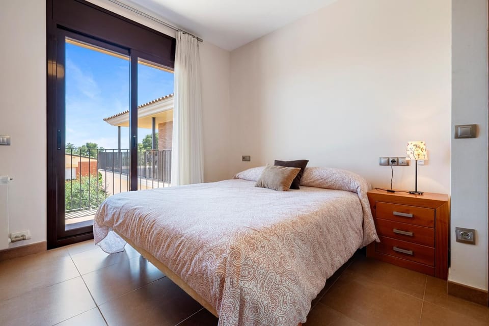 Living room, Bedroom
