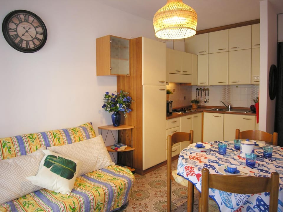 Kitchen or kitchenette, Living room, Dining area, stove
