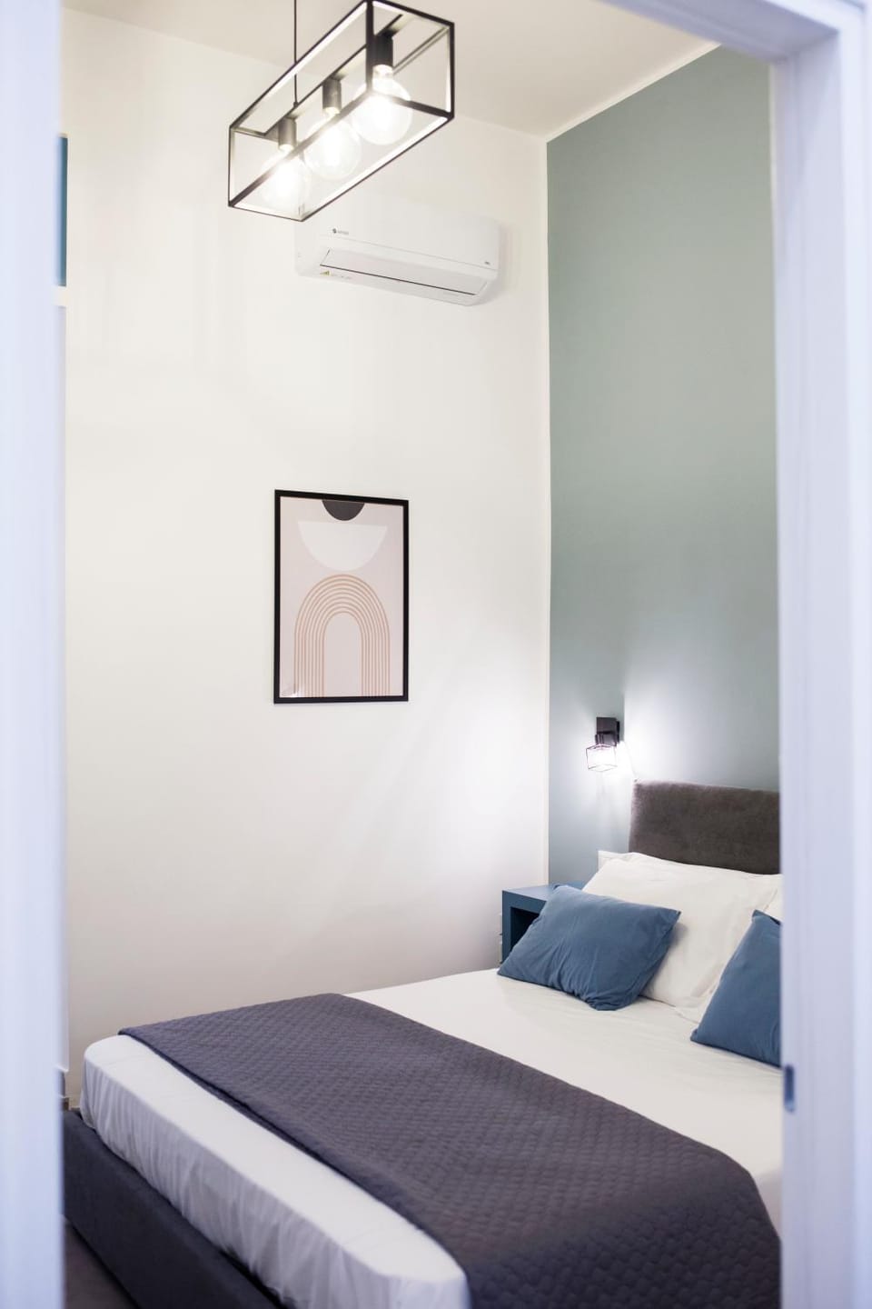 Bed, Photo of the whole room, Bedroom, air conditioner