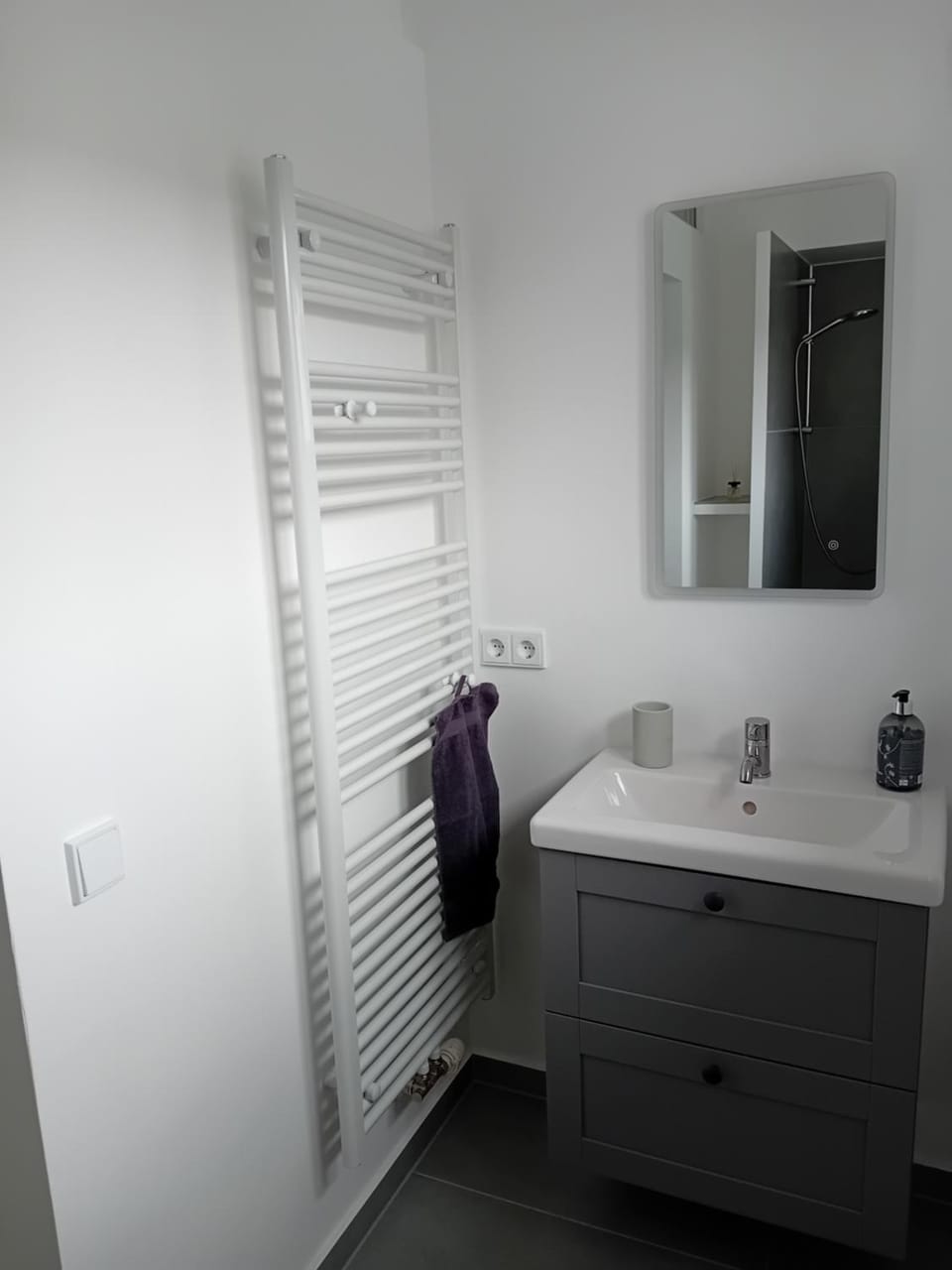 Bathroom, towels