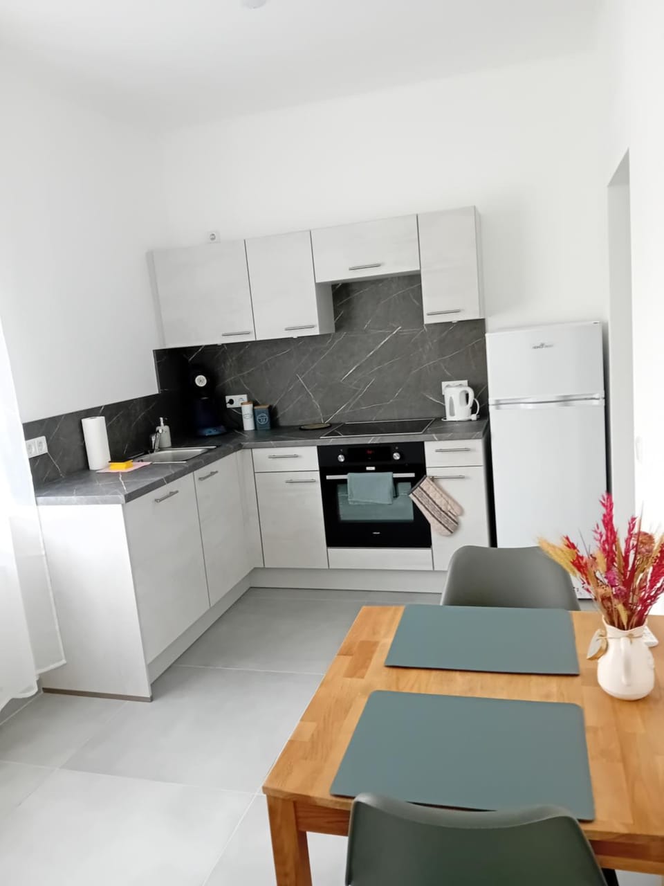 Kitchen or kitchenette, Dining area, dishwasher, oven, stove