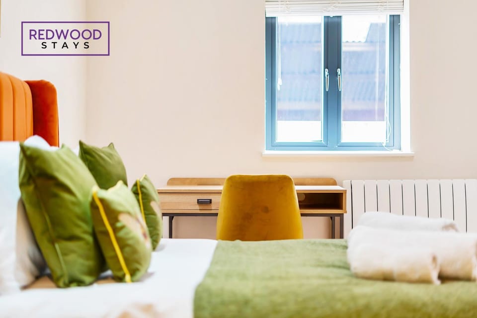 Bed, Seating area, Bedroom, towels
