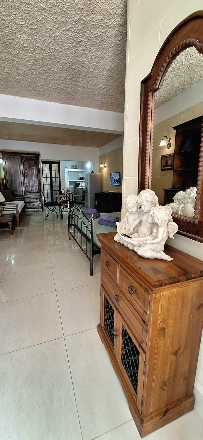 Studio Flat near Sea Apartment in Munxar