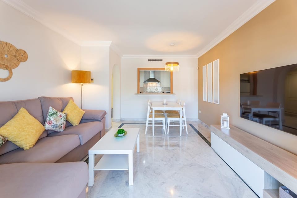 TV and multimedia, Living room, Seating area, Dining area, air conditioner