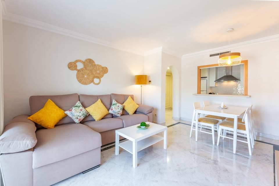 TV and multimedia, Living room, Seating area, Dining area, air conditioner