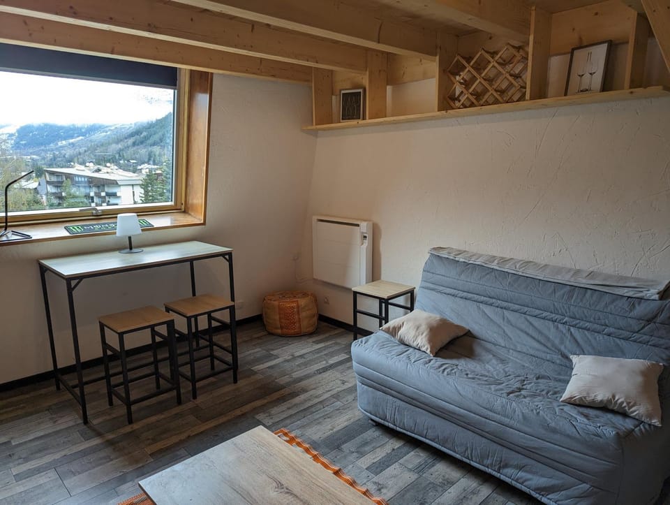 Natural landscape, Living room, Seating area, Dining area, Mountain view